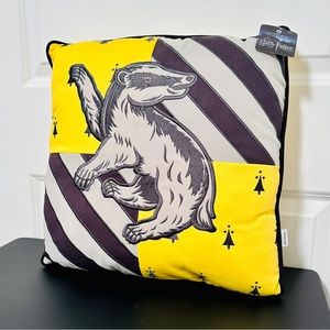 NWT -The Wizarding World of Harry Potter London Hufflepuff House Pillow Official